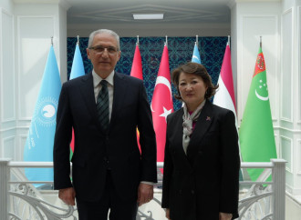 Türk Mədəniyyəti və İrsi Fondunun Prezidenti Aktotı Raimkulova Azərbaycanın İqlim Məsələləri üzrə nümayəndəsi Muxtar Babayevlə görüşüb
