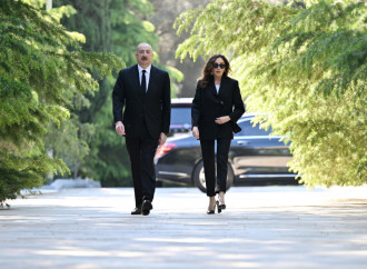 Prezident İlham Əliyev və Birinci xanım Mehriban Əliyeva Fəxri xiyabanda Ulu Öndər Heydər Əliyevin məzarını ziyarət ediblər