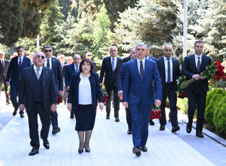 Dövlət və hökumət rəsmiləri Fəxri xiyabanda Ulu Öndərin xatirəsini anıblar