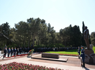 Dövlət və hökumət rəsmiləri Fəxri xiyabanda Ulu Öndərin xatirəsini anıblar