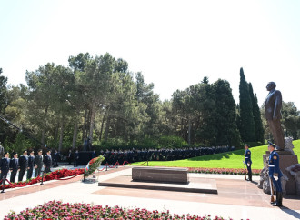 Dövlət və hökumət rəsmiləri Fəxri xiyabanda Ulu Öndərin xatirəsini anıblar