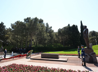 Dövlət və hökumət rəsmiləri Fəxri xiyabanda Ulu Öndərin xatirəsini anıblar