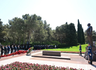 Dövlət və hökumət rəsmiləri Fəxri xiyabanda Ulu Öndərin xatirəsini anıblar