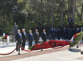 Dövlət və hökumət rəsmiləri Fəxri xiyabanda Ulu Öndərin xatirəsini anıblar