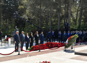 Dövlət və hökumət rəsmiləri Fəxri xiyabanda Ulu Öndərin xatirəsini anıblar