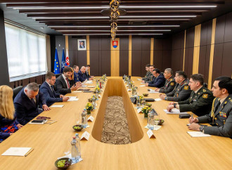 Azərbaycan müdafiə naziri Slovakiyaya rəsmi səfər edib