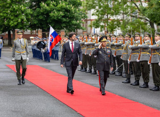 Azərbaycan müdafiə naziri Slovakiyaya rəsmi səfər edib
