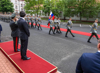 Azərbaycan müdafiə naziri Slovakiyaya rəsmi səfər edib