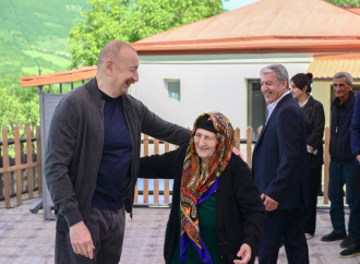 Prezident İlham Əliyev Şuşanın Böyük Qaladərəsi kəndində görülən işlərlə tanış olub, sakinlərlə görüşüb