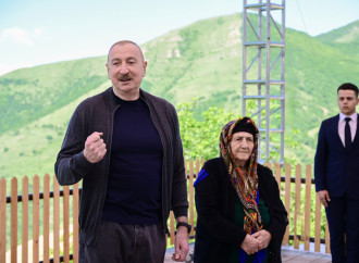 Prezident İlham Əliyev Şuşanın Böyük Qaladərəsi kəndində görülən işlərlə tanış olub, sakinlərlə görüşüb