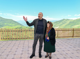 Prezident İlham Əliyev Şuşanın Böyük Qaladərəsi kəndində görülən işlərlə tanış olub, sakinlərlə görüşüb