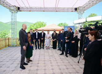 Prezident İlham Əliyev Şuşanın Böyük Qaladərəsi kəndində görülən işlərlə tanış olub, sakinlərlə görüşüb