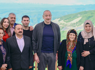 Prezident İlham Əliyev Şuşanın Böyük Qaladərəsi kəndində görülən işlərlə tanış olub, sakinlərlə görüşüb
