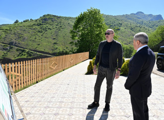 Prezident İlham Əliyev Şuşanın Böyük Qaladərəsi kəndində görülən işlərlə tanış olub, sakinlərlə görüşüb
