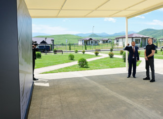 Prezident İlham Əliyev Xocalıda hərbi qulluqçular üçün nəzərdə tutulan fərdi evlərdə yaradılmış şəraitlə tanış olub