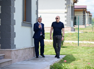 Prezident İlham Əliyev Xocalıda hərbi qulluqçular üçün nəzərdə tutulan fərdi evlərdə yaradılmış şəraitlə tanış olub