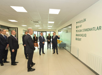 Emin Əmrullayev və Teymur Musayev Qarabağ Universitetinin klinikasında olublar