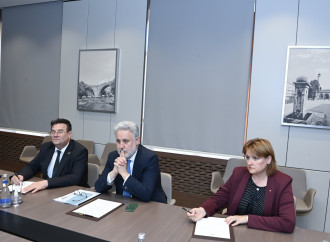 Ceyhun Bayramov Marius-Qabriel Lazurka ilə regional təhlükəsizlik məsələlərini müzakirə edib