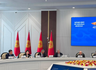 Aktotı Raimkulova İssık-Kul Beynəlxalq Forumunun plenar iclasında çıxış edib