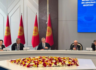 Aktotı Raimkulova İssık-Kul Beynəlxalq Forumunun plenar iclasında çıxış edib