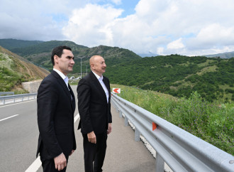Azərbaycan Prezidenti İlham Əliyev və Türkmənistan Prezidenti Sərdar Berdiməhəmmədov Şuşanın Daşaltı kəndinin fonunda şəkil çəkdiriblər