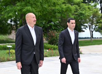 Prezident İlham Əliyev və Prezident Sərdar Berdiməhəmmədov Şuşada Azərbaycanın tanınmış şəxsiyyətlərinin işğal dövründə güllələnmiş büstlərinə baxıblar