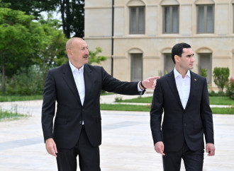 Prezident İlham Əliyev və Prezident Sərdar Berdiməhəmmədov Şuşada Azərbaycanın tanınmış şəxsiyyətlərinin işğal dövründə güllələnmiş büstlərinə baxıblar