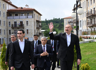 Prezident İlham Əliyev və Prezident Sərdar Berdiməhəmmədov Şuşa şəhərində inşa edilmiş birinci yaşayış kompleksində olublar