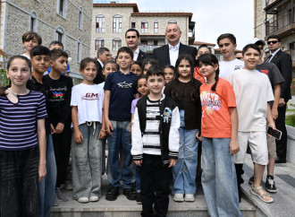 Prezident İlham Əliyev və Prezident Sərdar Berdiməhəmmədov Şuşa şəhərində inşa edilmiş birinci yaşayış kompleksində olublar