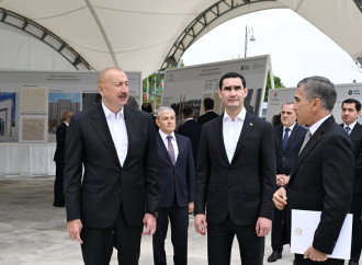 Azərbaycan Prezidenti İlham Əliyev və Türkmənistan Prezidenti Sərdar Berdiməhəmmədov Şuşa məscidində tikinti işlərinin gedişi ilə tanış olublar