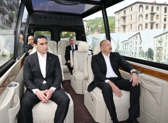 Azərbaycan Prezidenti İlham Əliyev və Türkmənistan Prezidenti Sərdar Berdiməhəmmədov Şuşa məscidində tikinti işlərinin gedişi ilə tanış olublar