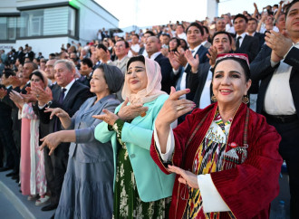 Aktotı Raimkulova III Beynəlxalq Məqam Forumunun açılışında iştirak edib