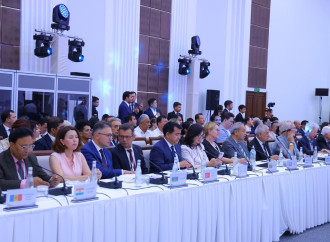 Aktotı Raimkulova III Beynəlxalq Məqam Sənəti Forumu çərçivəsində keçirilən konfransda çıxış edib