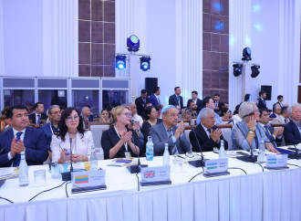 Aktotı Raimkulova III Beynəlxalq Məqam Sənəti Forumu çərçivəsində keçirilən konfransda çıxış edib