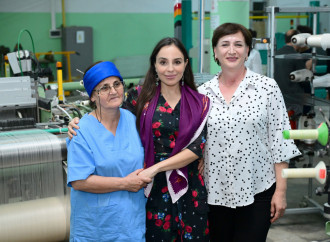 Heydər Əliyev Fondunun vitse-prezidenti Leyla Əliyeva “Azəripək” ASC-nin fəaliyyəti ilə yaxından tanış olub