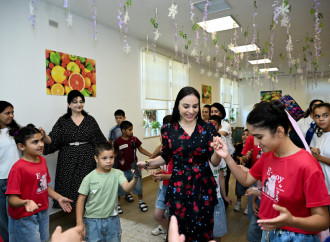 Heydər Əliyev Fondunun vitse-prezidenti Leyla Əliyeva Şəkidə Uşaq evi sosial xidmət müəssisəsinin sakinləri ilə görüşüb