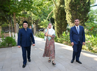 Leyla Əliyeva Yevlaxda Cümə məscidini ziyarət edib