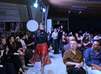 Alyona Əliyeva Azərbaycan Milli Xalça Muzeyində “Zamanın naxışları” moda nümayişində iştirak edib