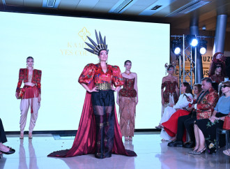 Alyona Əliyeva Azərbaycan Milli Xalça Muzeyində “Zamanın naxışları” moda nümayişində iştirak edib