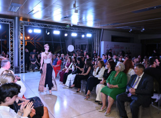 Alyona Əliyeva Azərbaycan Milli Xalça Muzeyində “Zamanın naxışları” moda nümayişində iştirak edib