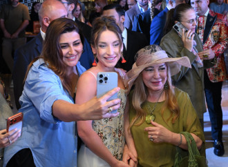 Alyona Əliyeva Azərbaycan Milli Xalça Muzeyində “Zamanın naxışları” moda nümayişində iştirak edib