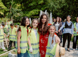 Leyla Əliyeva Qəbələdə fərdi sərginin açılışında və ağacəkmə aksiyasında iştirak edib
