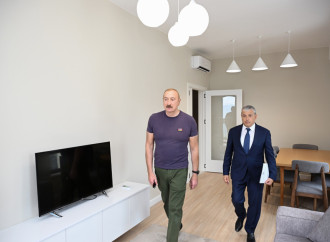 Prezident İlham Əliyev Şuşanın Qarabağ küçəsində dövlət-özəl tərəfdaşlığı çərçivəsində həyata keçirilmiş işlərlə tanış olub