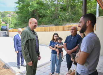 Prezident İlham Əliyev Şuşanın Kiçik Qaladərəsi kəndində görülən işlərlə tanış olub və kəndə qayıdan sakinlərlə görüşüb