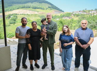 Prezident İlham Əliyev Şuşanın Kiçik Qaladərəsi kəndində görülən işlərlə tanış olub və kəndə qayıdan sakinlərlə görüşüb