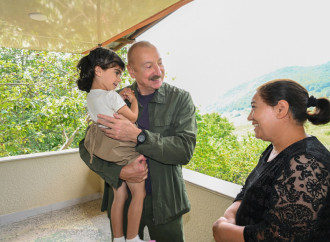 Prezident İlham Əliyev Şuşanın Kiçik Qaladərəsi kəndində görülən işlərlə tanış olub və kəndə qayıdan sakinlərlə görüşüb