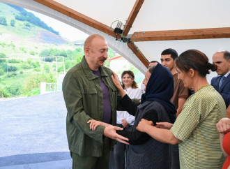 Prezident İlham Əliyev Şuşanın Kiçik Qaladərəsi kəndində görülən işlərlə tanış olub və kəndə qayıdan sakinlərlə görüşüb