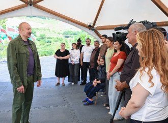 Prezident İlham Əliyev Şuşanın Kiçik Qaladərəsi kəndində görülən işlərlə tanış olub və kəndə qayıdan sakinlərlə görüşüb