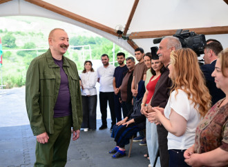 Prezident İlham Əliyev Şuşanın Kiçik Qaladərəsi kəndində görülən işlərlə tanış olub və kəndə qayıdan sakinlərlə görüşüb