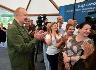 Prezident İlham Əliyev Şuşanın Kiçik Qaladərəsi kəndində görülən işlərlə tanış olub və kəndə qayıdan sakinlərlə görüşüb